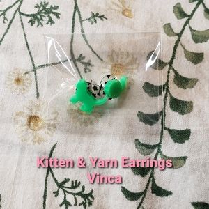 NIB Vinca Green Kitten & Yarn Stud Earrings, Acrylic